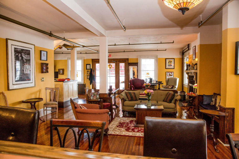 Harveys Lounge 768x512