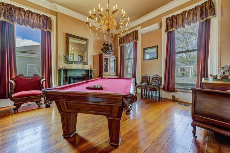 Billiard room 768x511