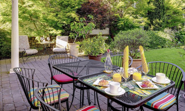 Carriage House Breakfast and wine2020 768x461