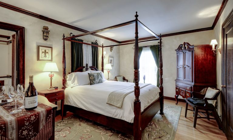 Napoli Room from Doorway 768x461