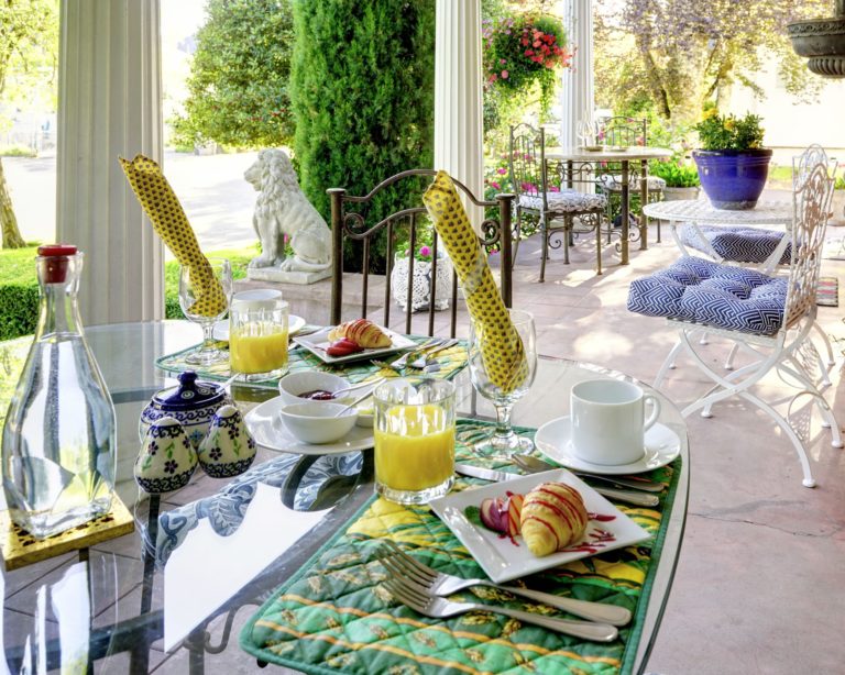 Side with breakfast 2020 768x614