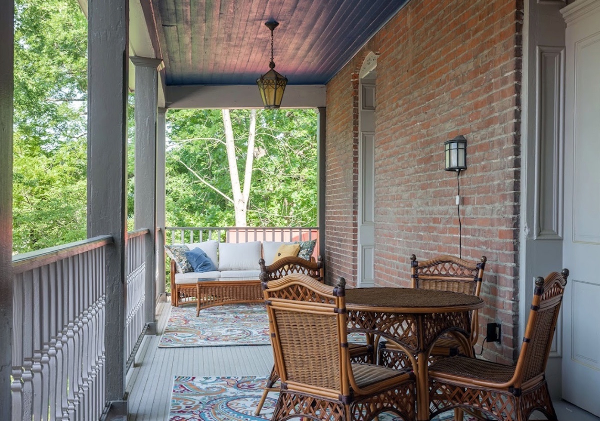 main street inn balcony3