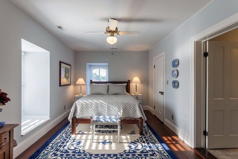 main street inn bedroom2 768x512