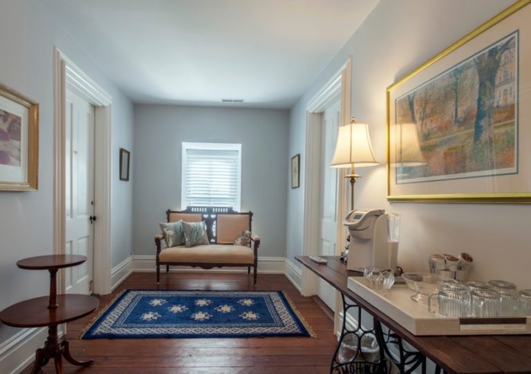 main street inn hallway 768x541