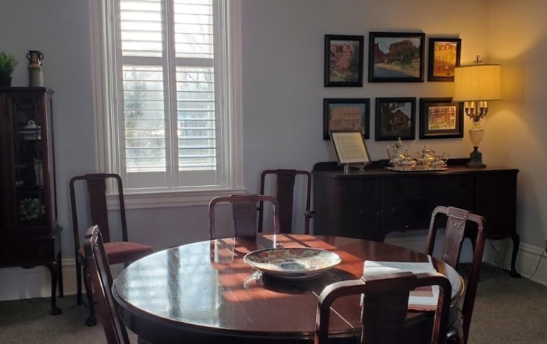 main street inn table 768x483