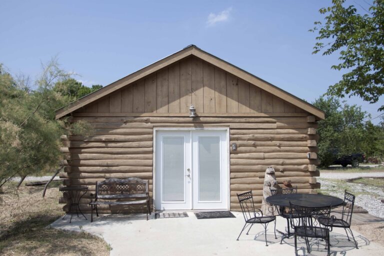 Lakeside Log Cabin 1 Meadowlake Ranch 1280x853 1 768x512