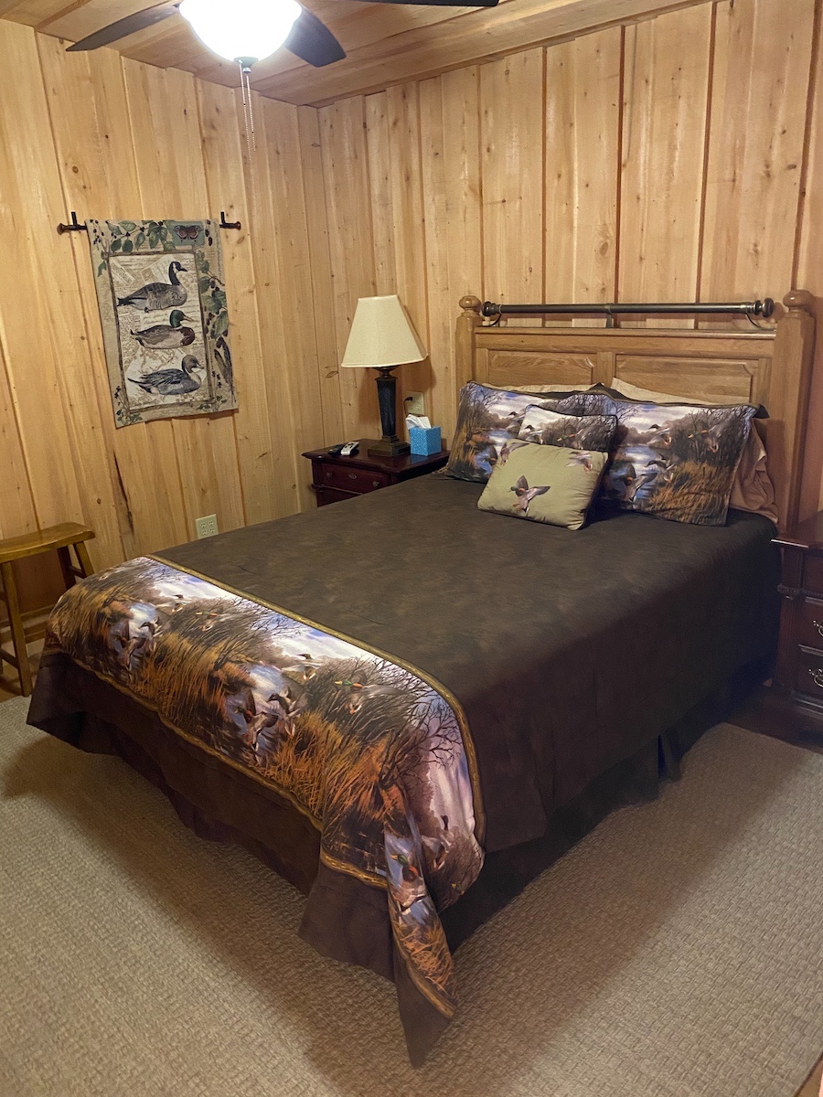 lodge queen bedroom